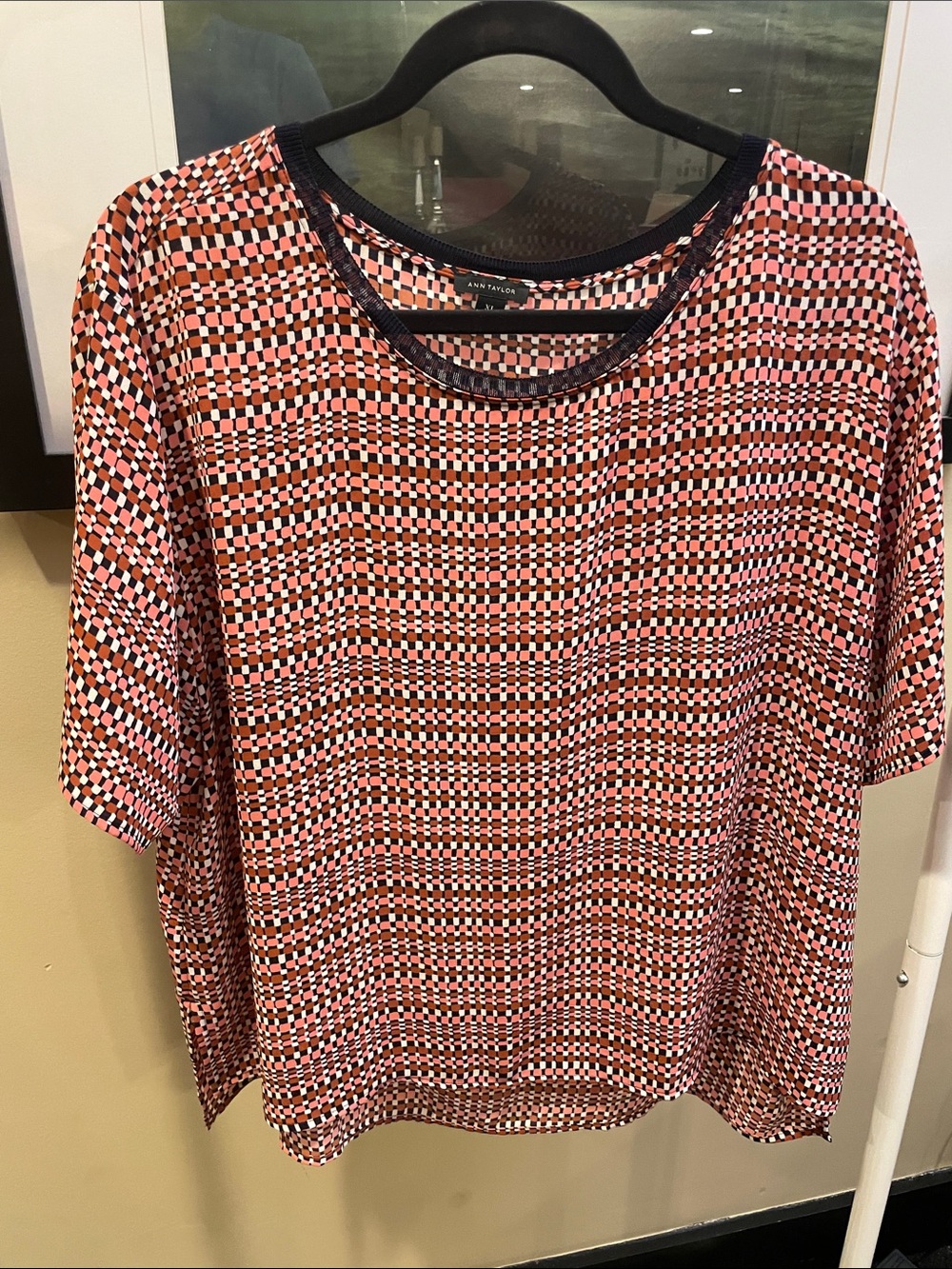 Ann Taylor XL. Red, Black and White Geometric Short Sleeve Top